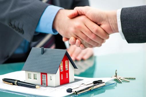 Top 8 Factors to consider while taking Home Loan