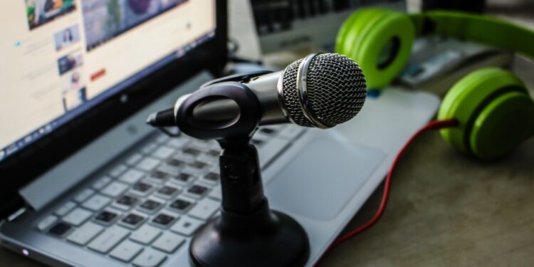 Benefits of Using a Computer Microphone for Communication
