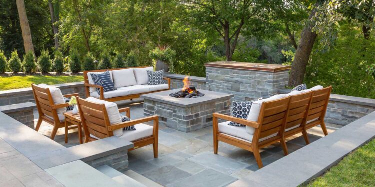 Maximizing Your Outdoor Space with a Beautiful and Durable Deck