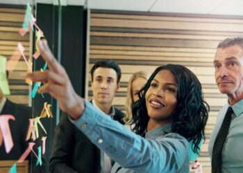 Collaborating with Experts: How to Build Your Team and Leverage Resources in 2024